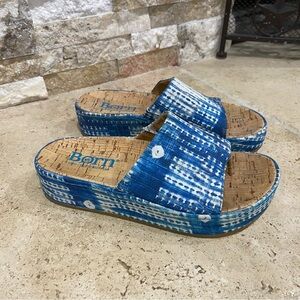 Born Sharr Blue Multi Slip On Thong Sandals Women's Size 6M